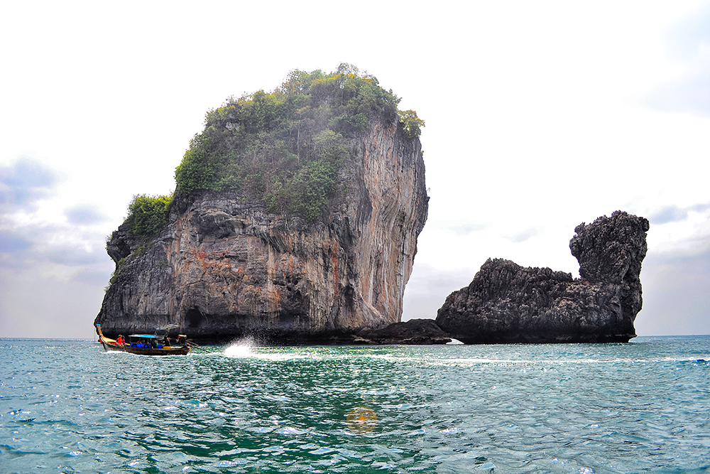 boat trip around the islands of Phi Phi
