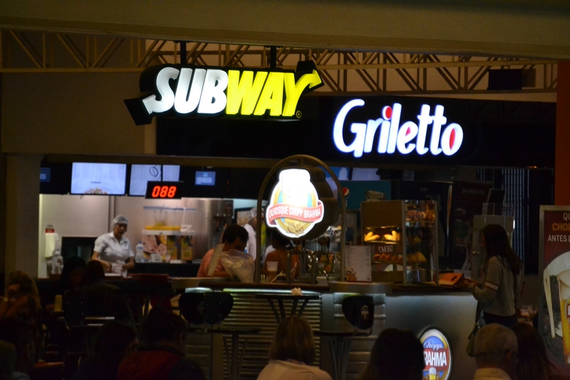 кафе Subway на автобусной станции в Сан Пауло