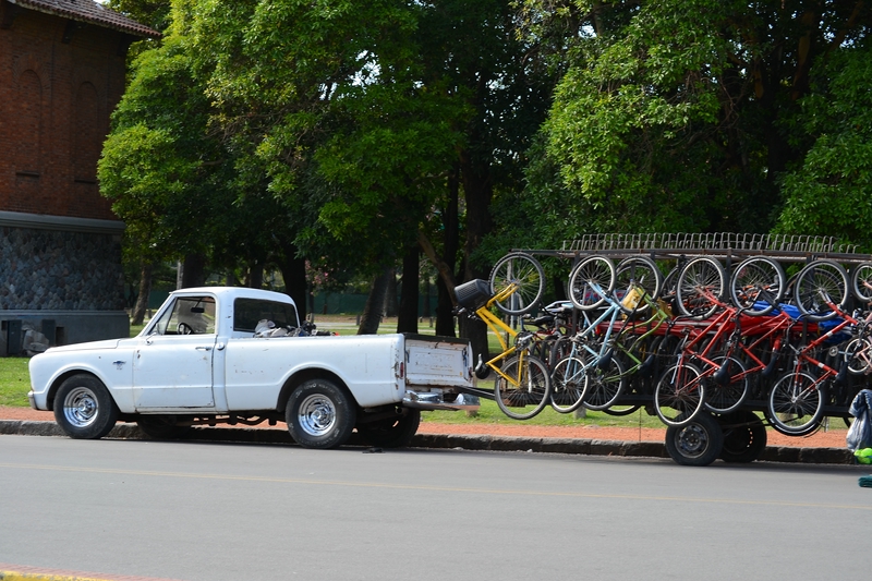 прокат велосипедов в парке Plaza Juan F. Quiroga
