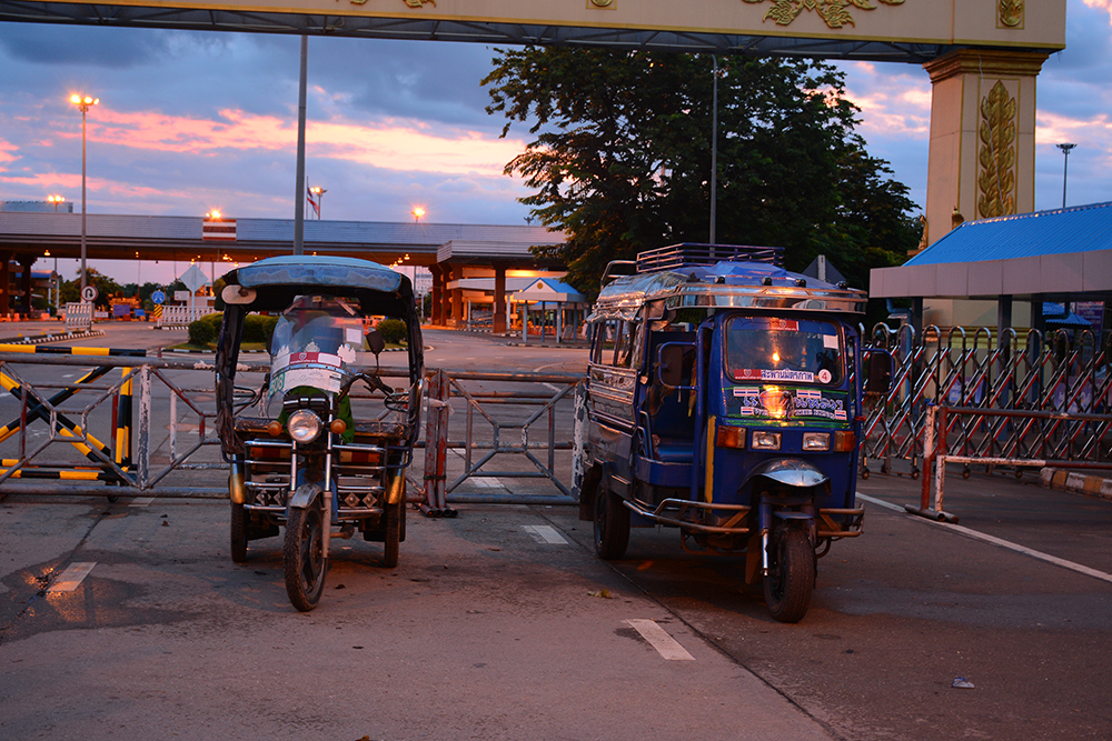Тук-туки на границе Таиланда и Лаоса