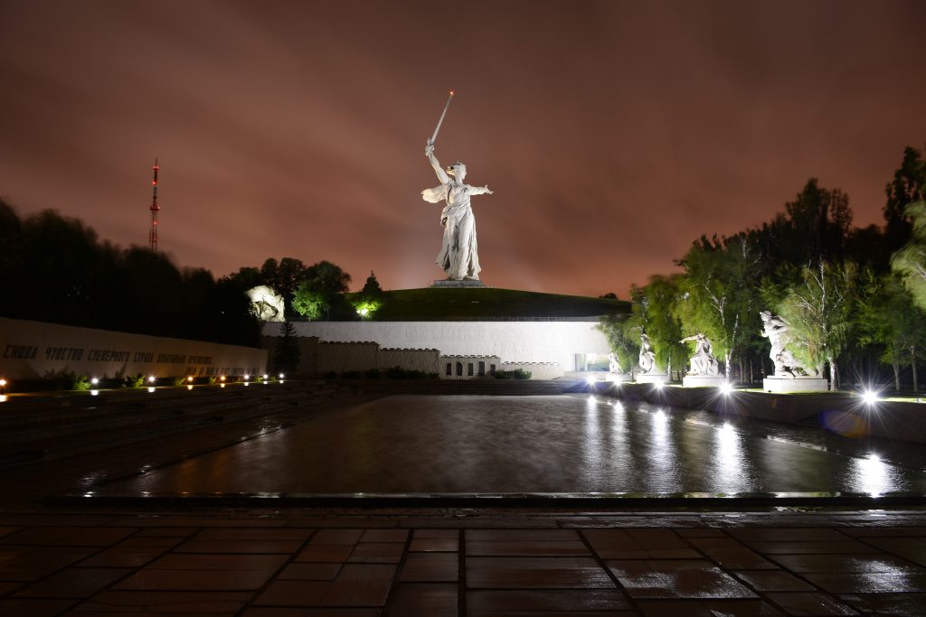 Скульптура "Родина-мать зовет!" в Волгограде