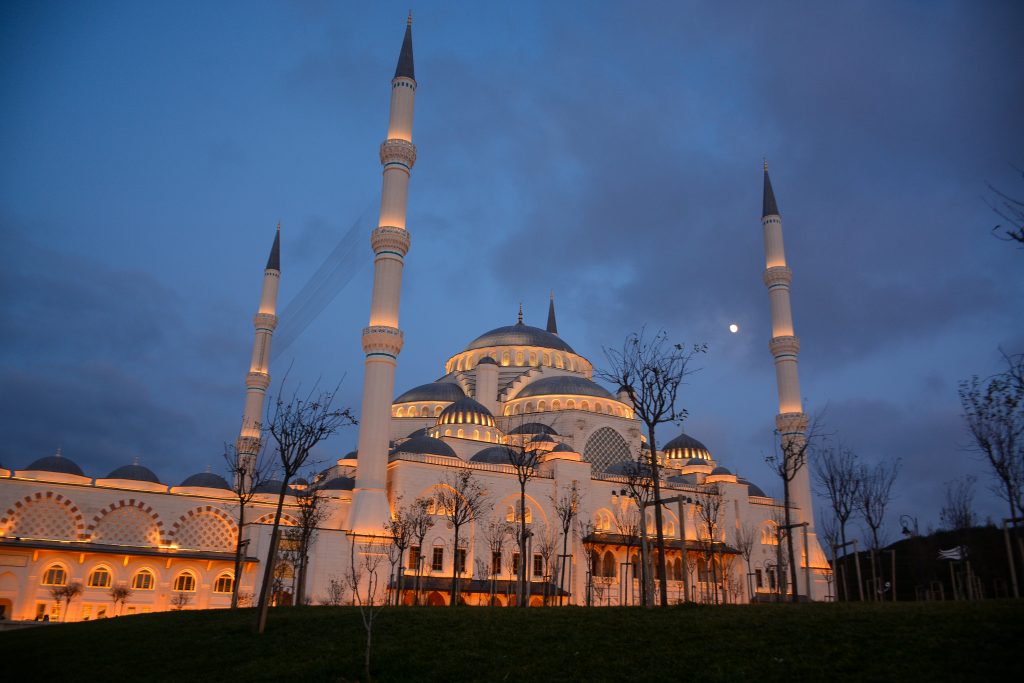 Мечеть Чамлыджа (Camlica) в Стамбуле