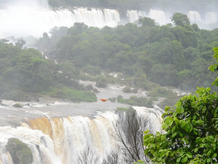 Водопады Игуасу в Бразилии